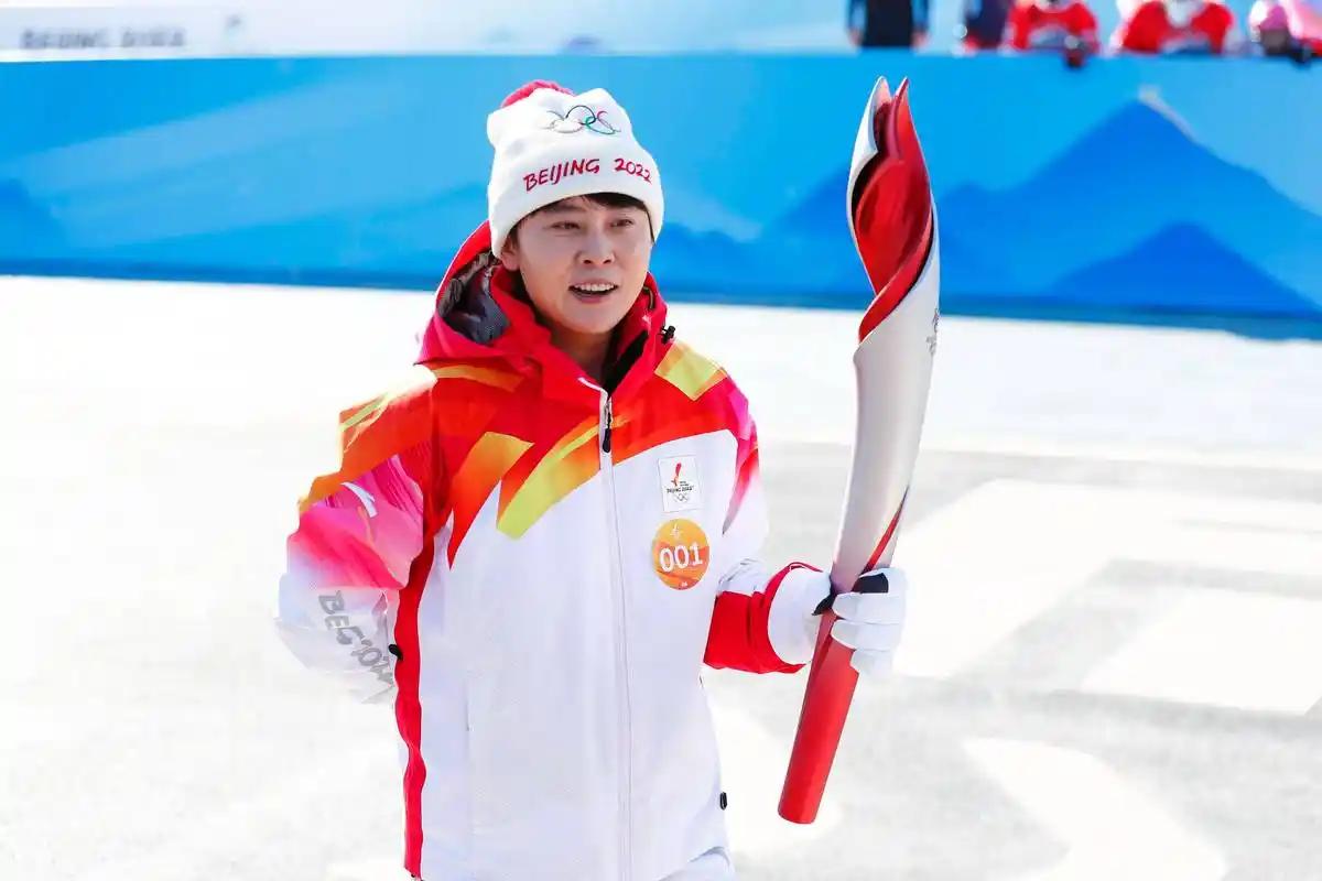 王濛说：“其实我出生后，家里人就因为我是女儿所以不喜欢我，我生出来很小，我爷说看