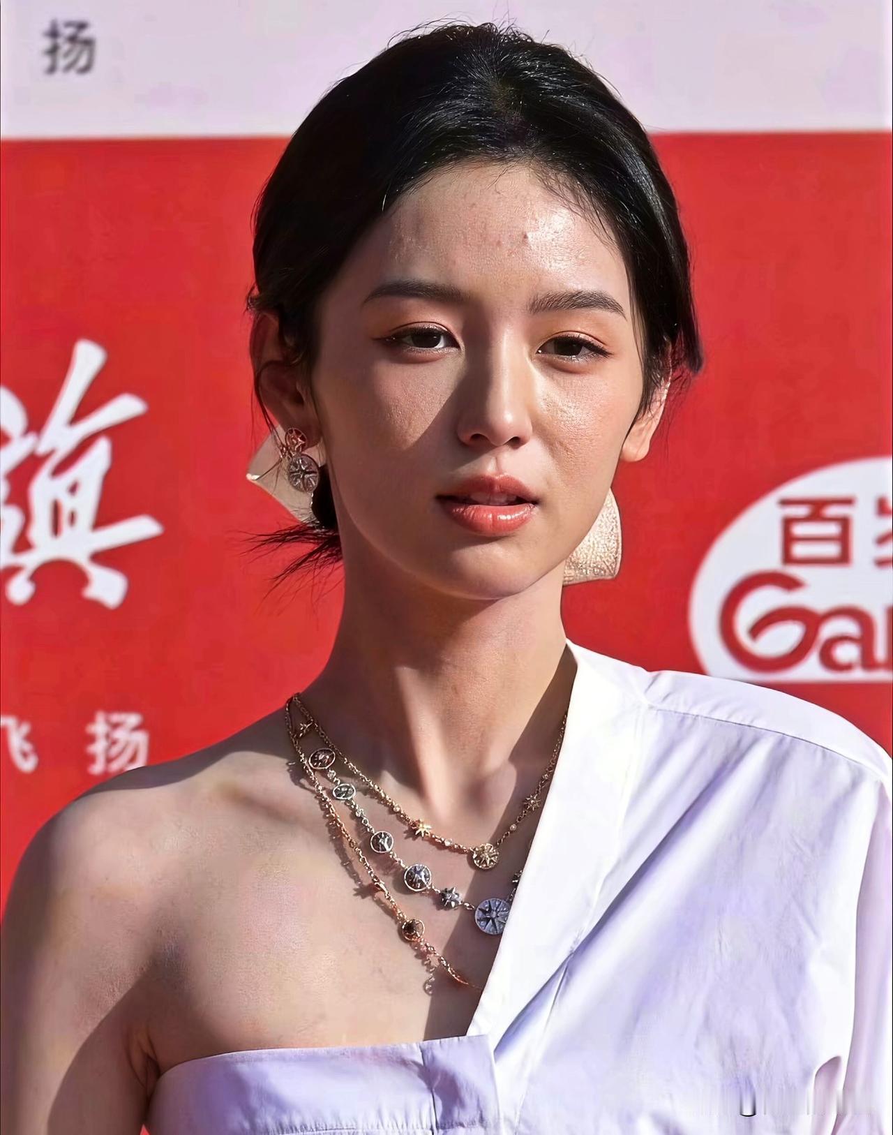 实力派大美女周也