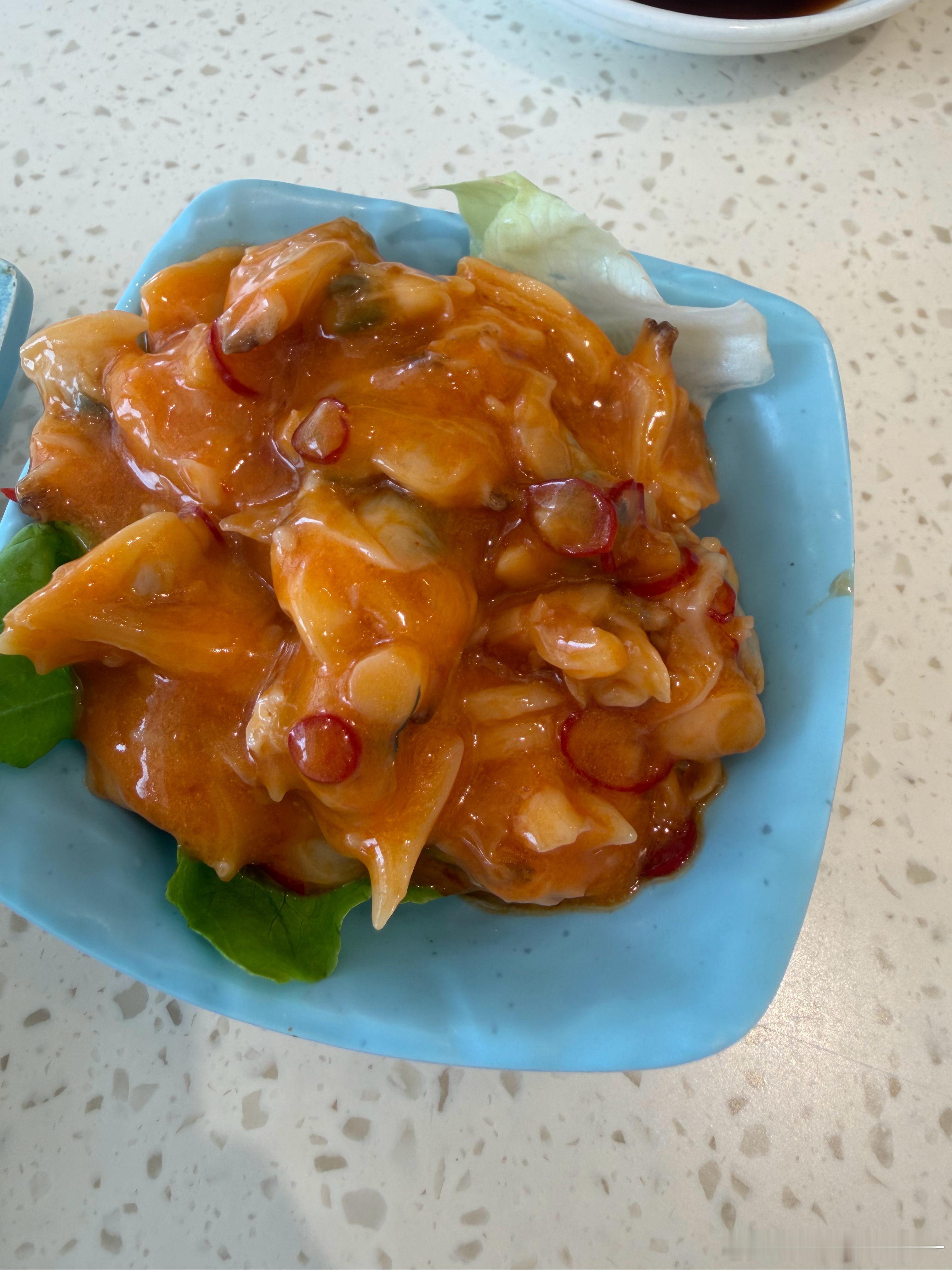 吃吃喝喝最爱的寿司🍣图八好像是叫麻辣鲜蛤蜊肉，挺好吃最爱还是三文鱼哈哈哈哈哈 