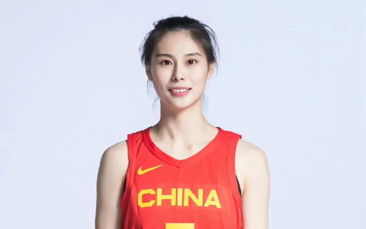 中国女篮亚洲杯、亚运会接连战胜日本夺冠，四人发挥最稳定，居功至伟:

1、韩旭—