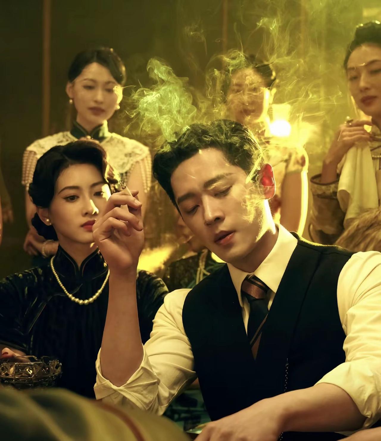 随着《玉簟秋》热播，不得不说丞磊在民国赛道真是强的可怕，帅死啦！

他饰演的五少
