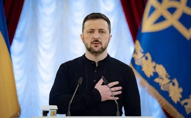 世界上没有任何人有资格去嘲讽 泽连斯基 。 乌克兰 与 俄罗斯 相差数十倍，但他