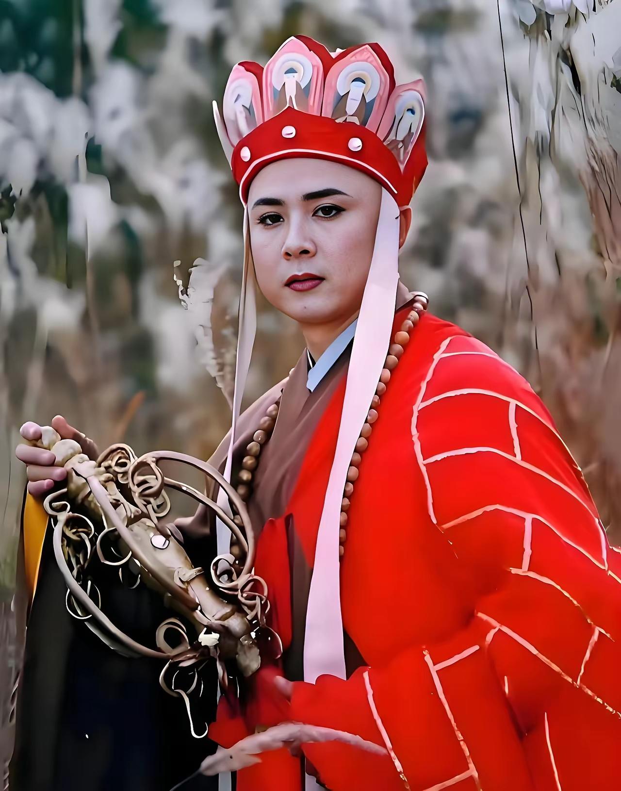 认识了唐僧迟重瑞，

才更读懂了陈丽华女士。

岁月在她脸上留下痕迹，可谁还记得