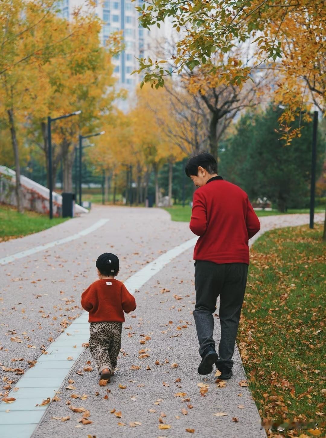 我让婆婆带孩子，每月给两千，她说不如去打工，我说那你去吧


孩子一岁半的时候，