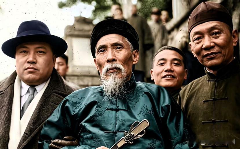 段祺瑞在中山陵仅向孙中山坐像行了一鞠躬礼，而非当时许多人采用的三鞠躬。这个克制的