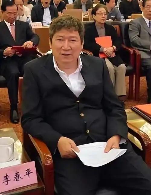 这个继承了女人60亿遗产的男人，终于吐露出了自己的真实想法，“她比我大40岁，晚