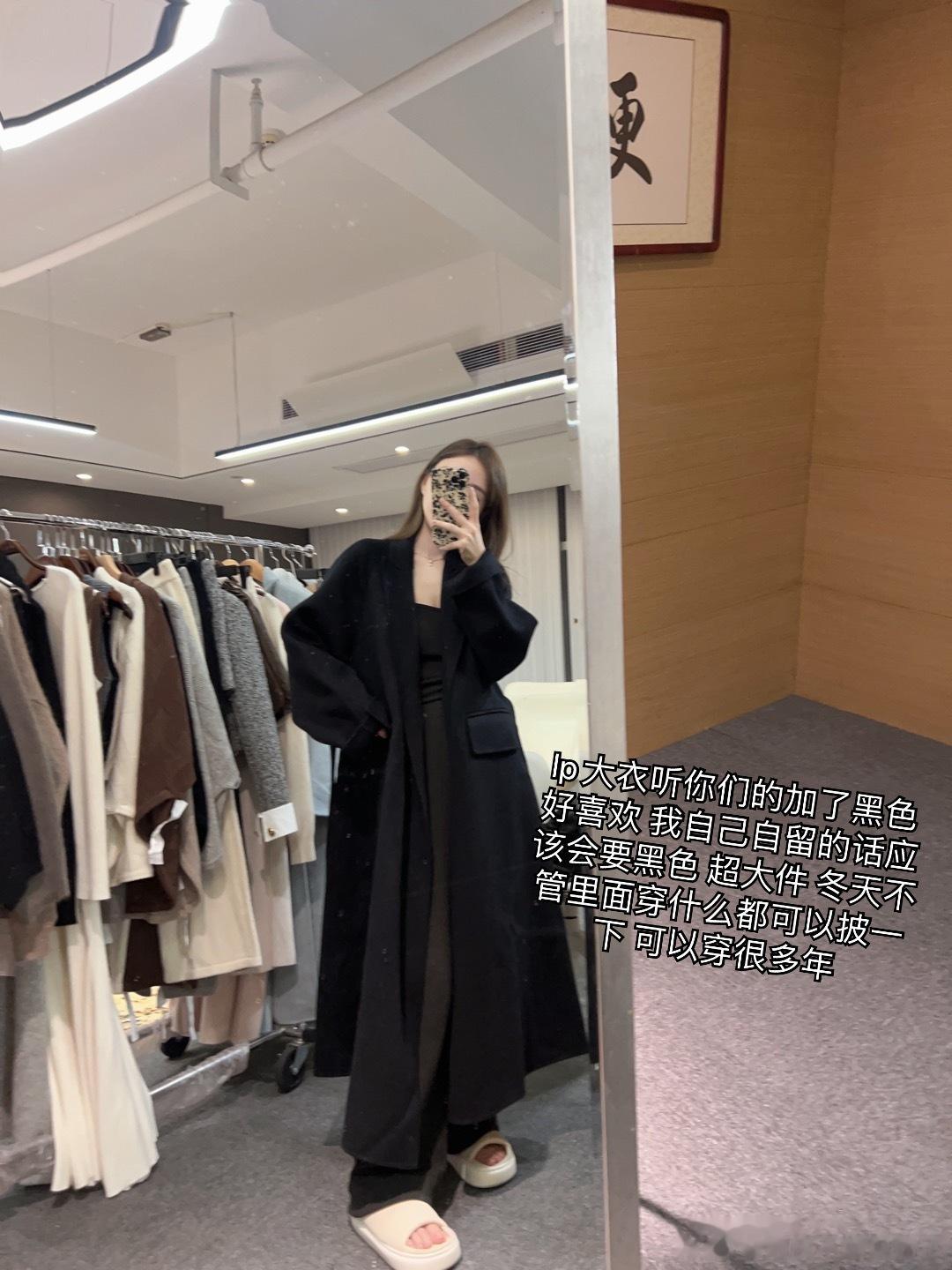 刚下班～又来渣图日常了 见谅！明晚去拍照应该可以精致几天[努力] Lp大衣加了黑