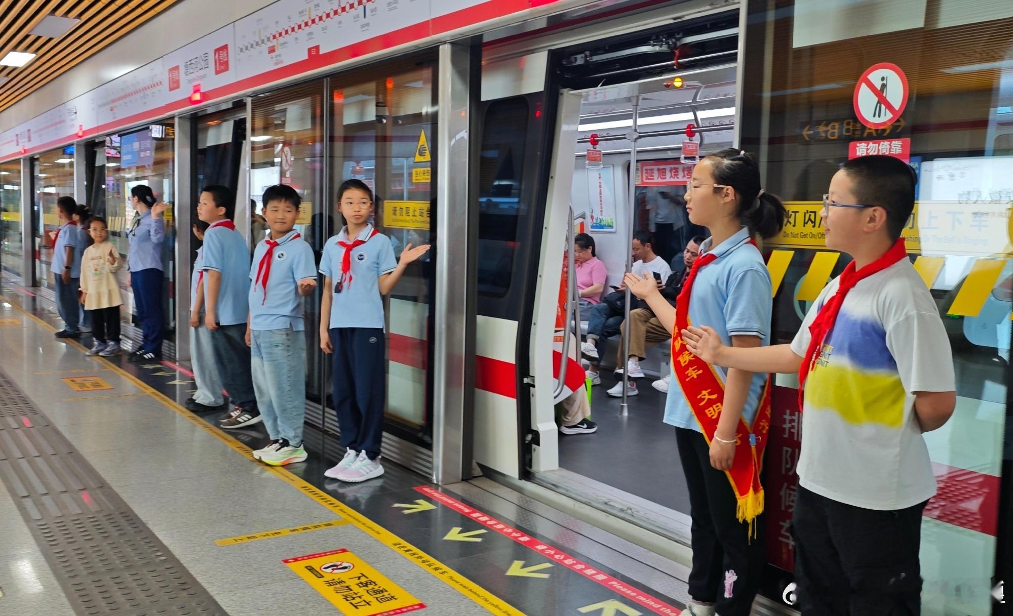 【合肥地铁研学解锁文明新课堂 】以童趣研学传文明，以实景课堂护成长。近日，安徽合