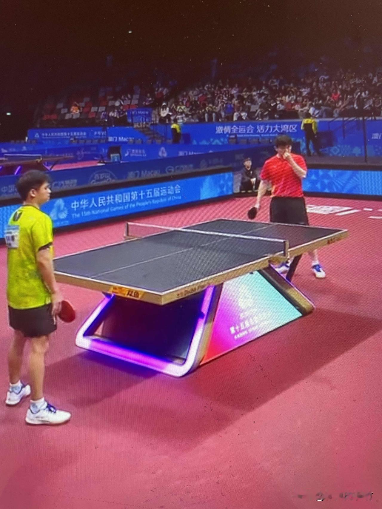 樊振东4:1林诗栋获得冠军
全运会乒乓球男单决赛
海南林诗栋1:4上海樊振东
第