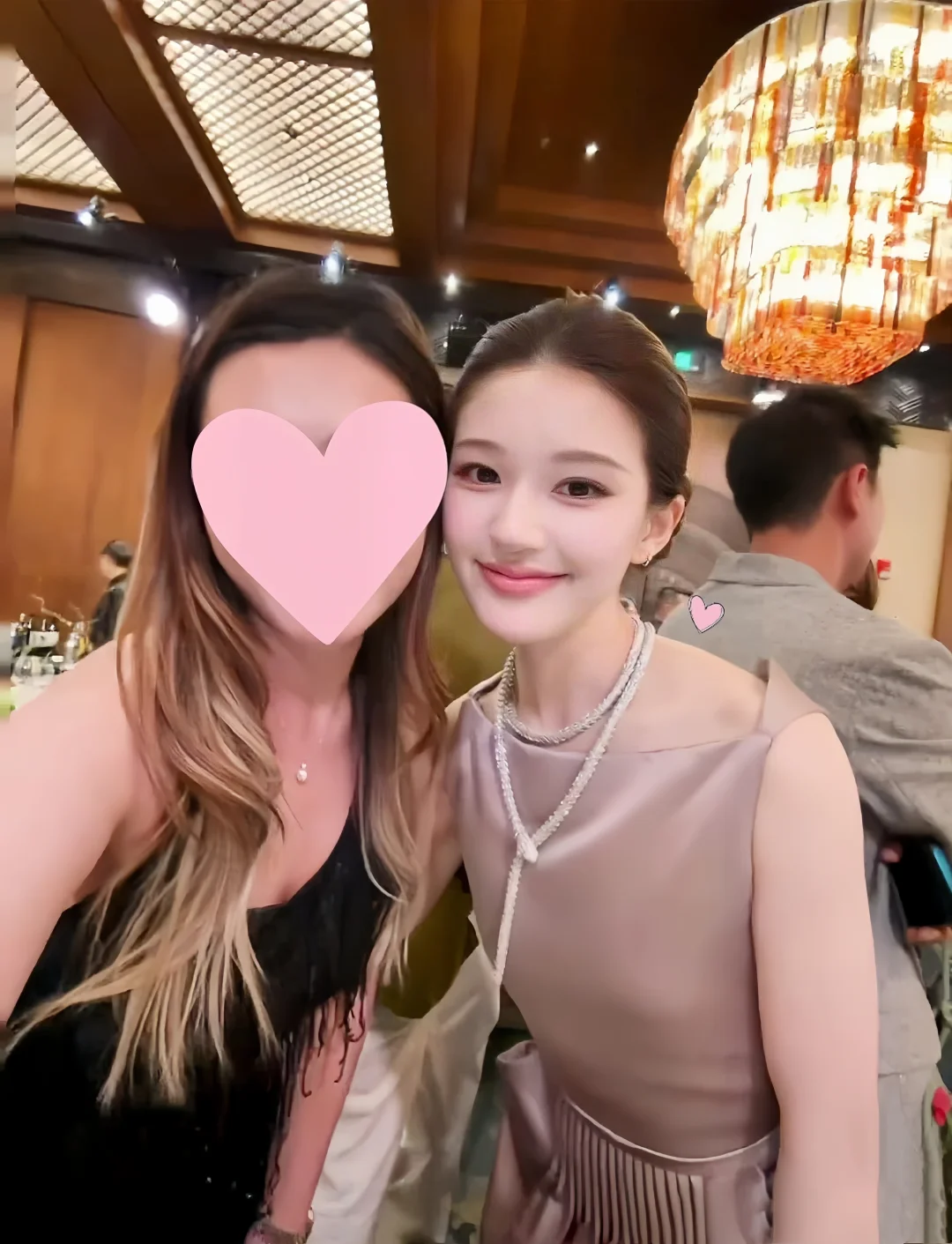 露思和富婆姐姐 合照好美呀🤳