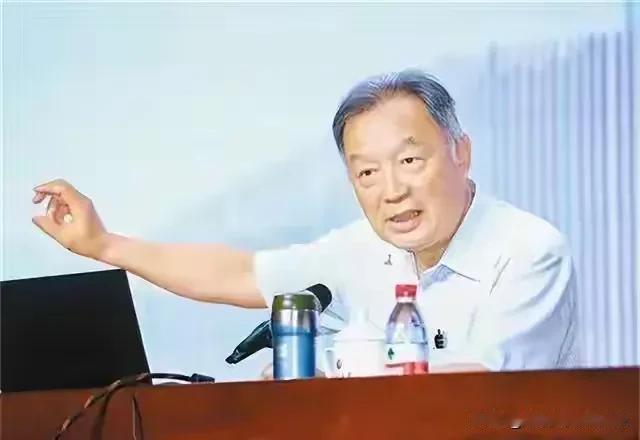 温铁军：美国给中国扒了两层皮，还有人想当它助手？别做梦了，咱还得靠自己干。

温