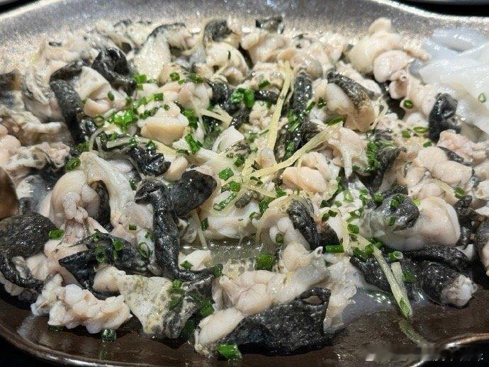 广东人做饭到底有多轻松 它的秘诀在于简单而精妙，每一口都是对食材本味的极致追求，