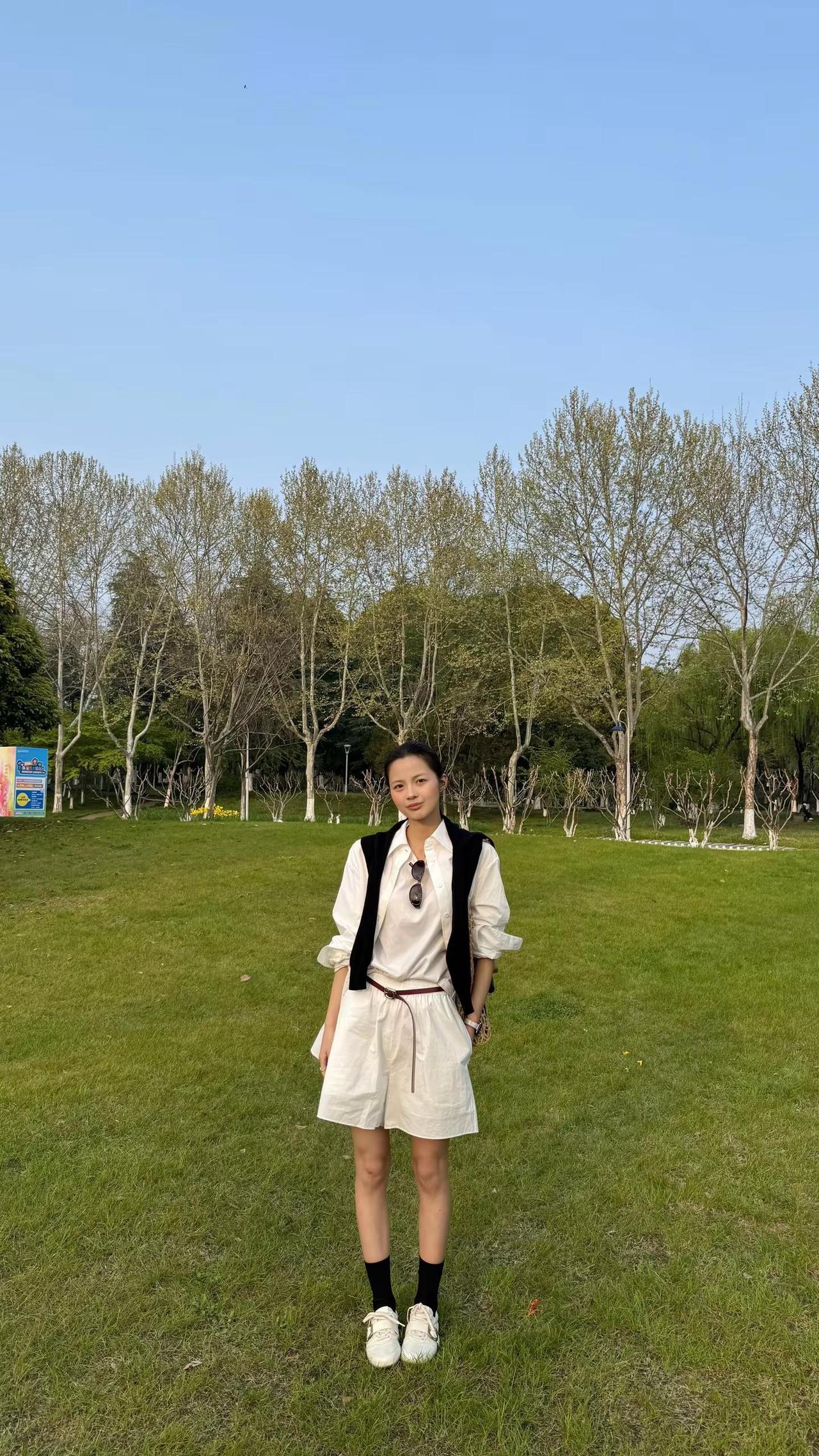 在贫瘠的生命里 等一个意气风发的春天 inmyfeelings 春天 衬衫穿搭 