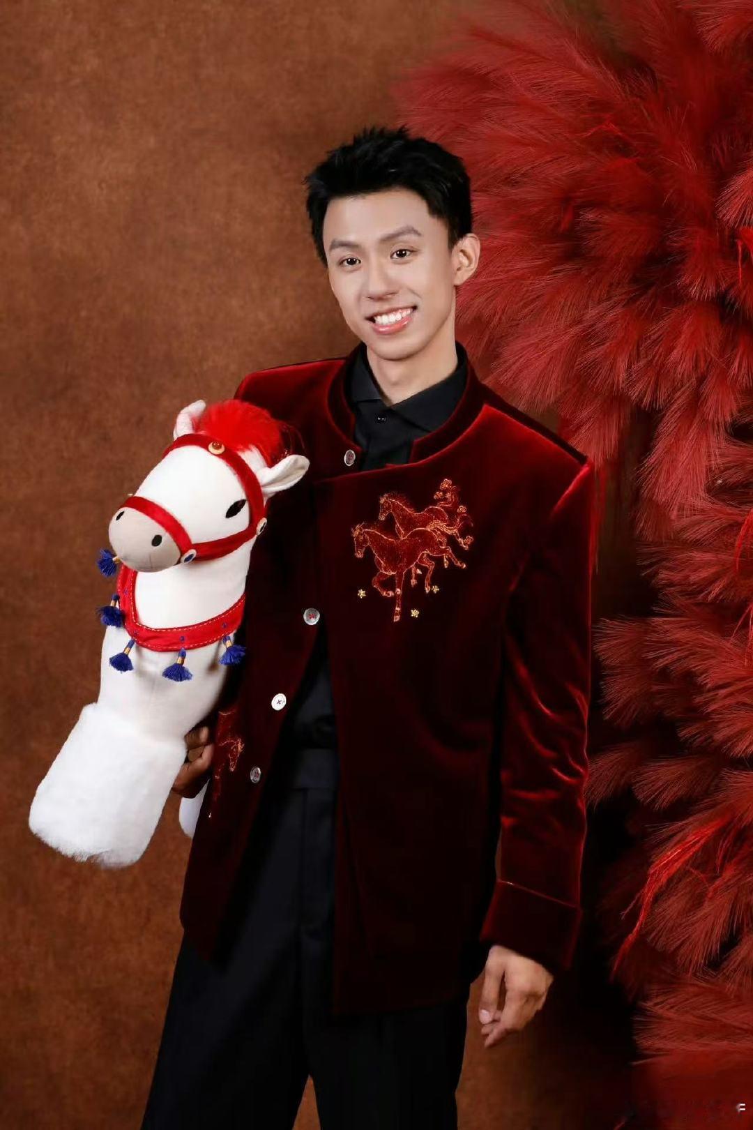 付航撞脸宋小宝周五晚高疯付航实力致敬经典，模仿宋小宝演绎小品，每一处细节都充满笑