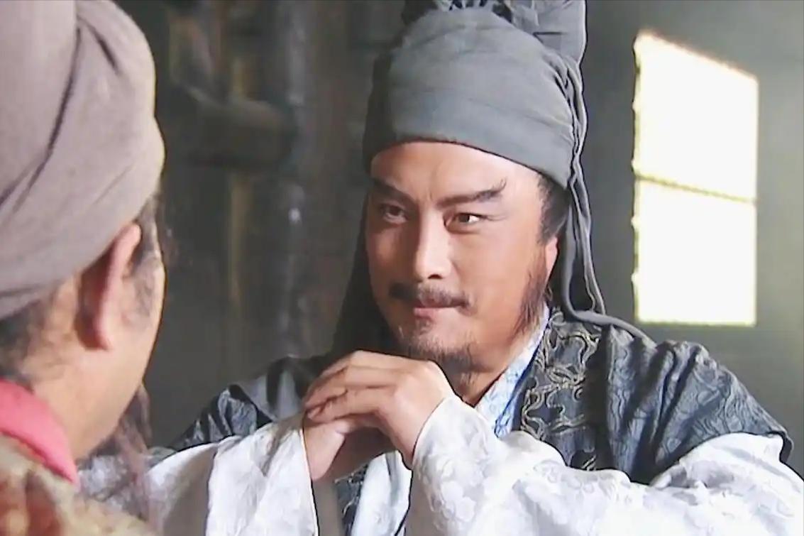 史文恭刚刚把一名对手挑下马时，忽然背后一声枪响，来势如风，一式“百鸟朝凰”直取中