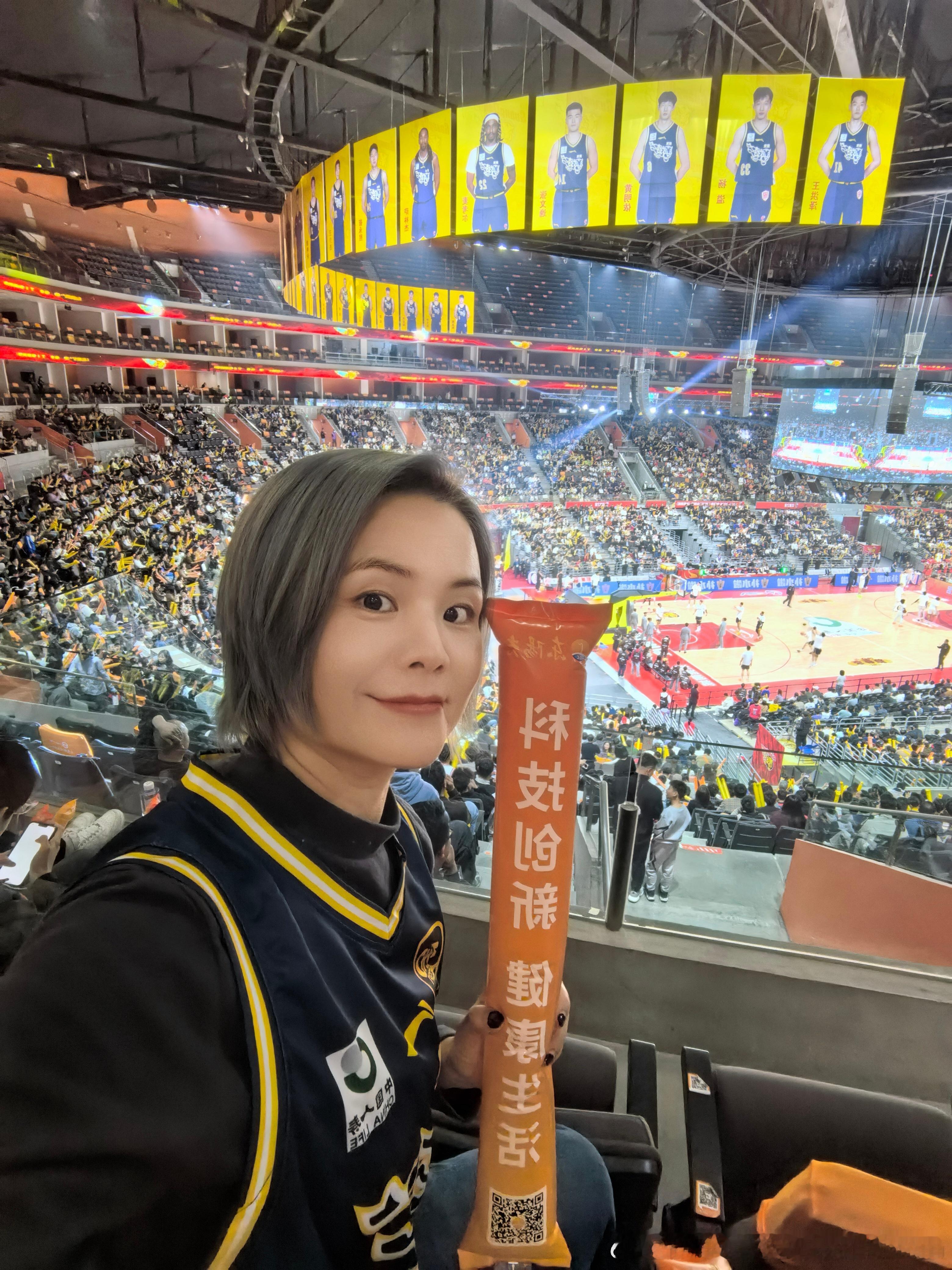 旗开得胜广东队加油广东宏远CBA