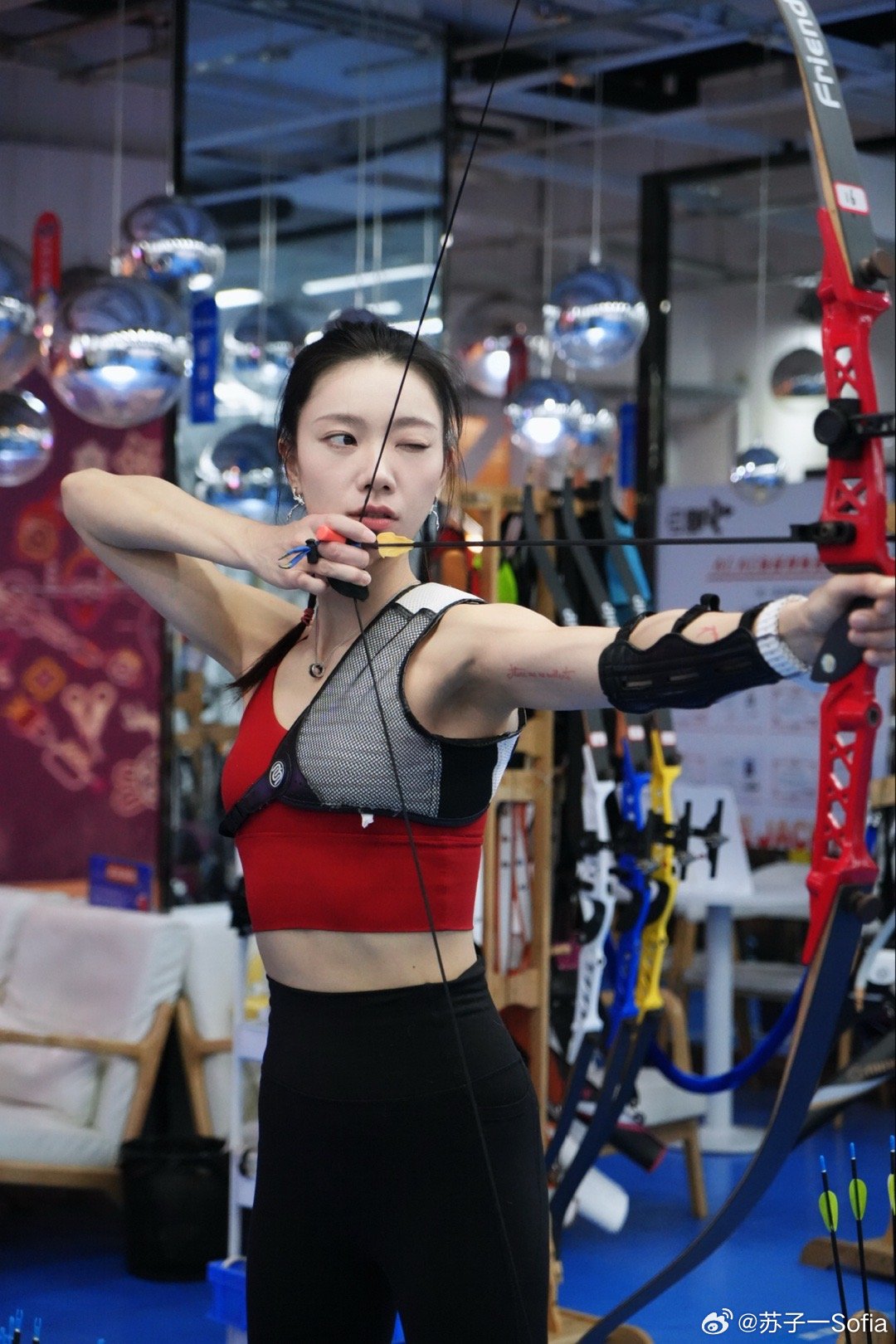 周末开始玩点新运动，今天体验射箭，开弓时呼吸不调整好就会很容易偏移，呼吸调整好后