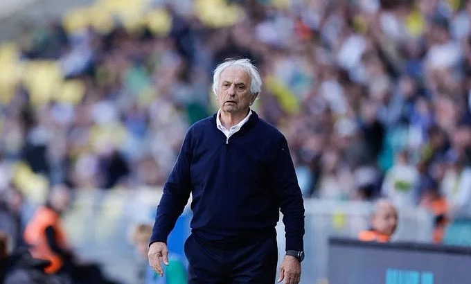 在上轮法甲南特1-1战平布雷斯特的比赛中，下半场南特边锋塔比布染红下场，目前他的