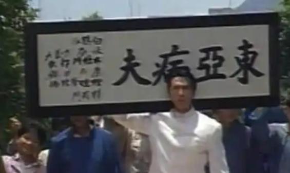美国一些反华人士曾经认为，如今的中国和清政府没什么两样，既专制又腐败，所谓的辉煌