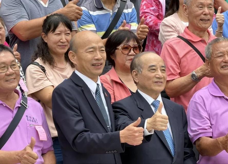 盘点一下蓝营那些超过80岁的大佬级人物：
连战89岁最年长
萧万长87岁
吴伯雄