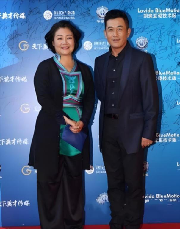 1991年，萨日娜为能分到11平米房子，258元彩礼就嫁给同学潘军，婚后她被嫌弃