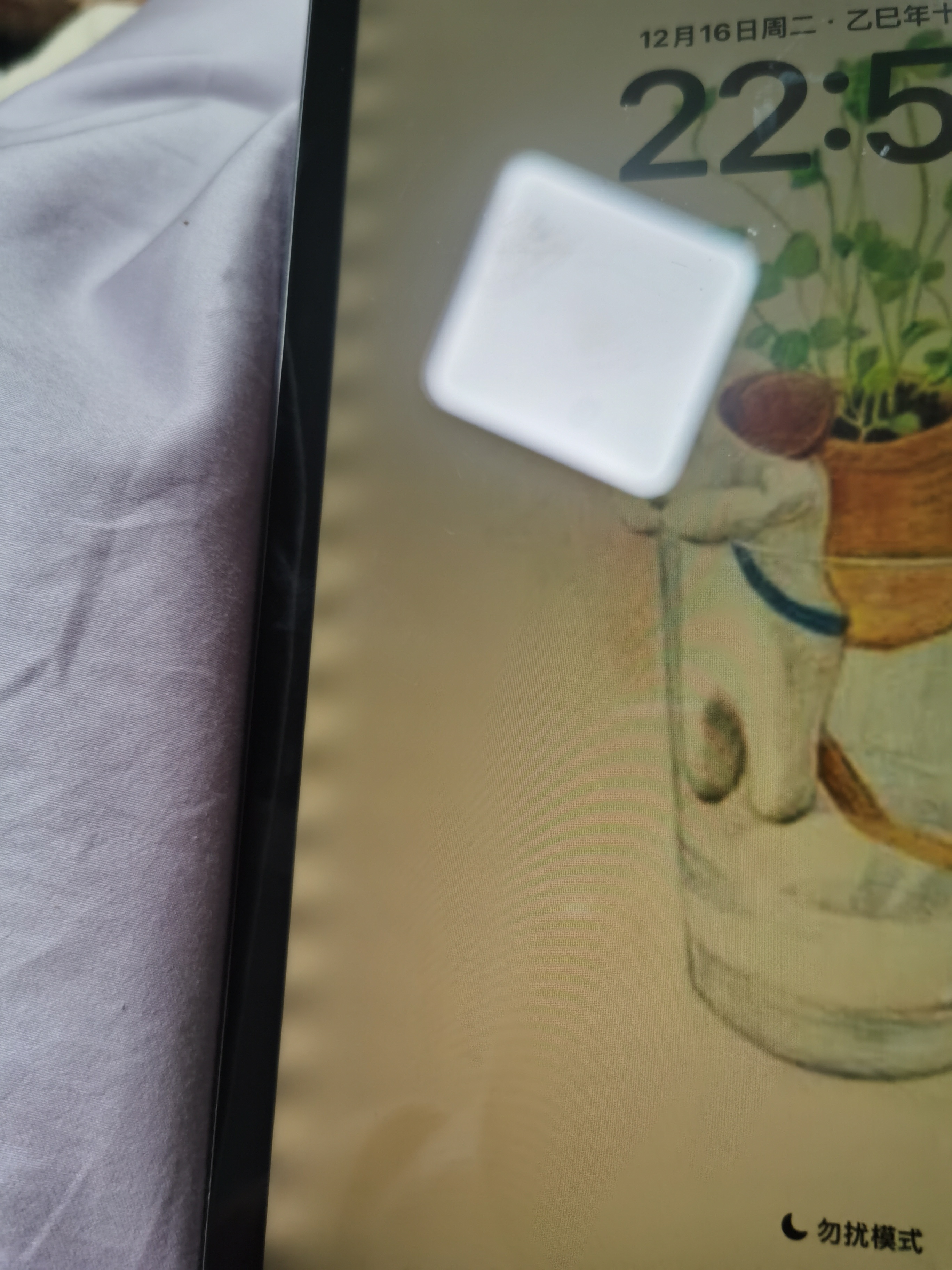 我恨！Ipad真的有 设计缺陷吧床上掉落就把背光摔了人有旦夕祸福我两个 平板，全