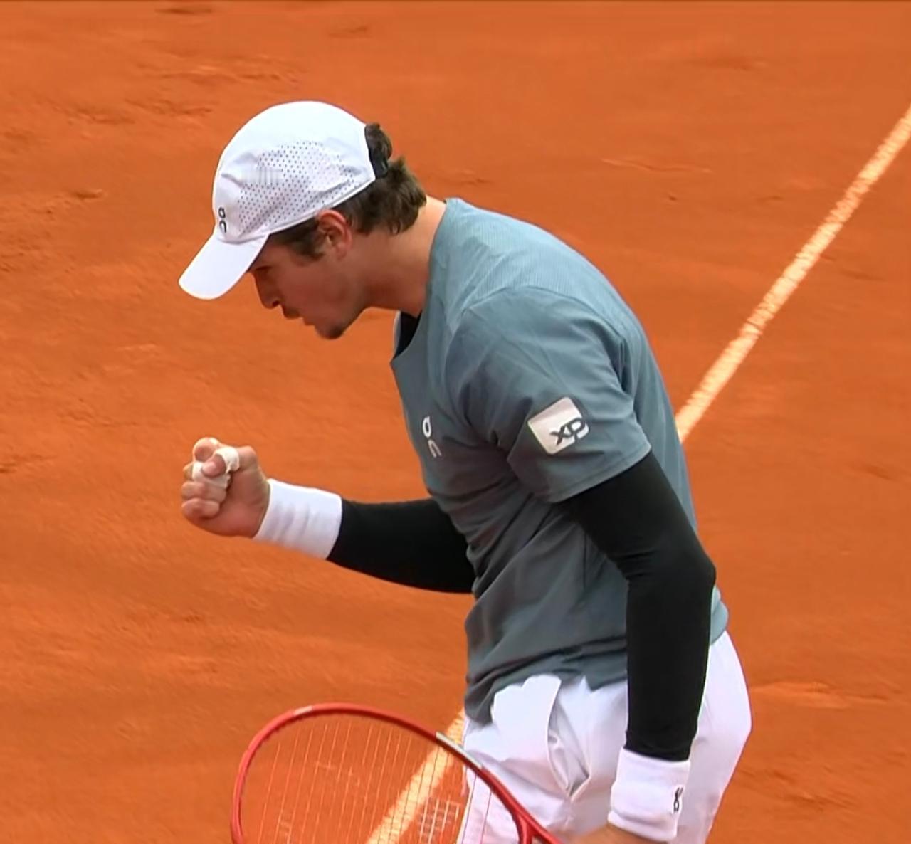 新生代丰塞卡ATP500慕尼黑站第三轮对阵美国名将谢尔顿时刻
        北