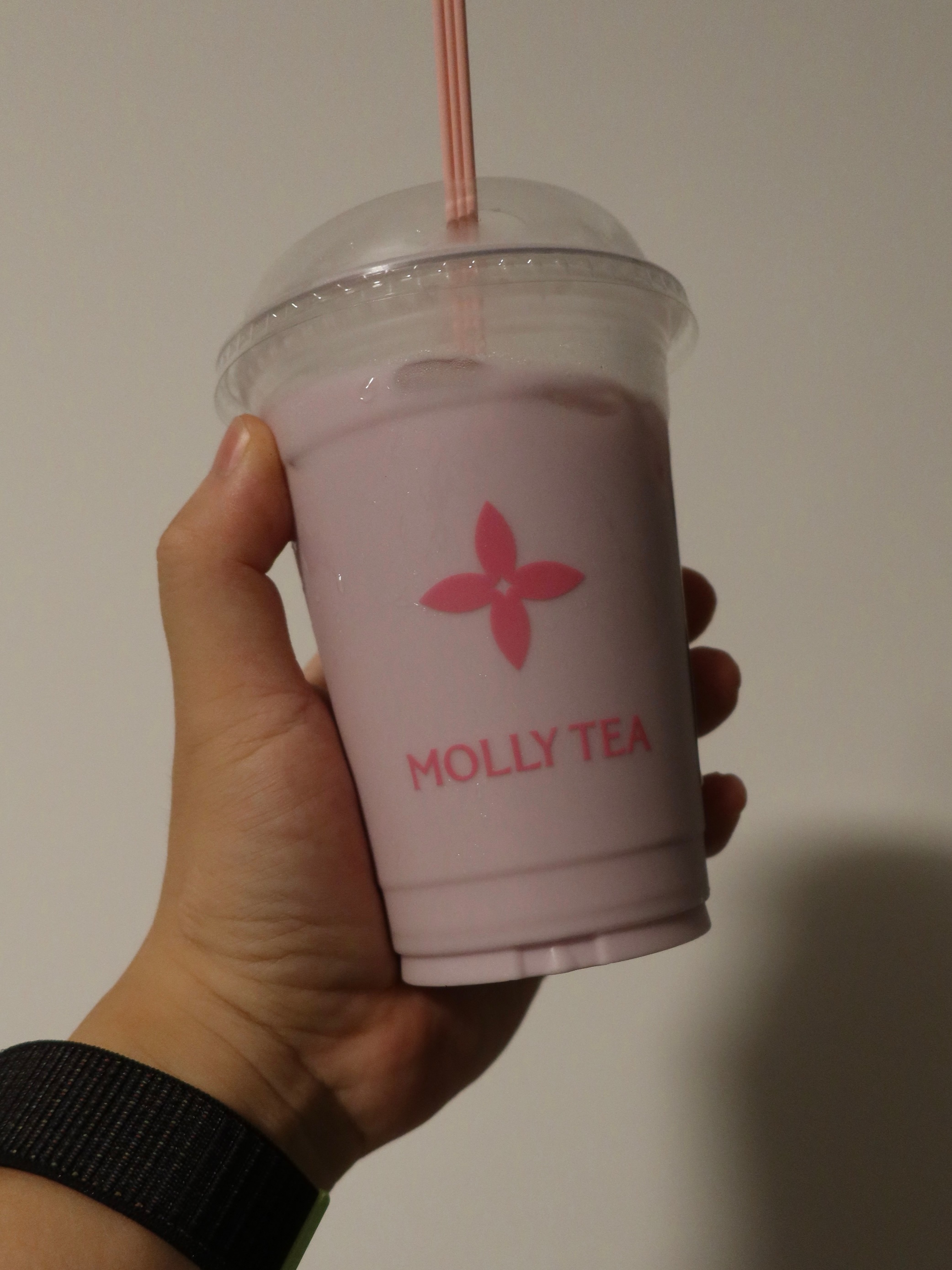 茉莉奶白 爆单看到这个热搜买了一杯支持下茉莉奶白以前在深圳天天喝公司楼下有一家 