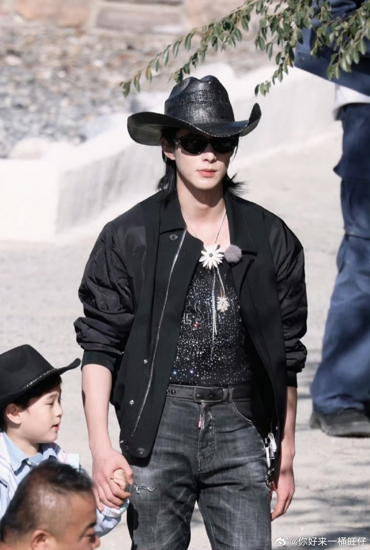我馋王鹤棣西部牛仔很久了 从各种牛仔风造型就狠狠入坑！终于等到王鹤棣在双11疯狂