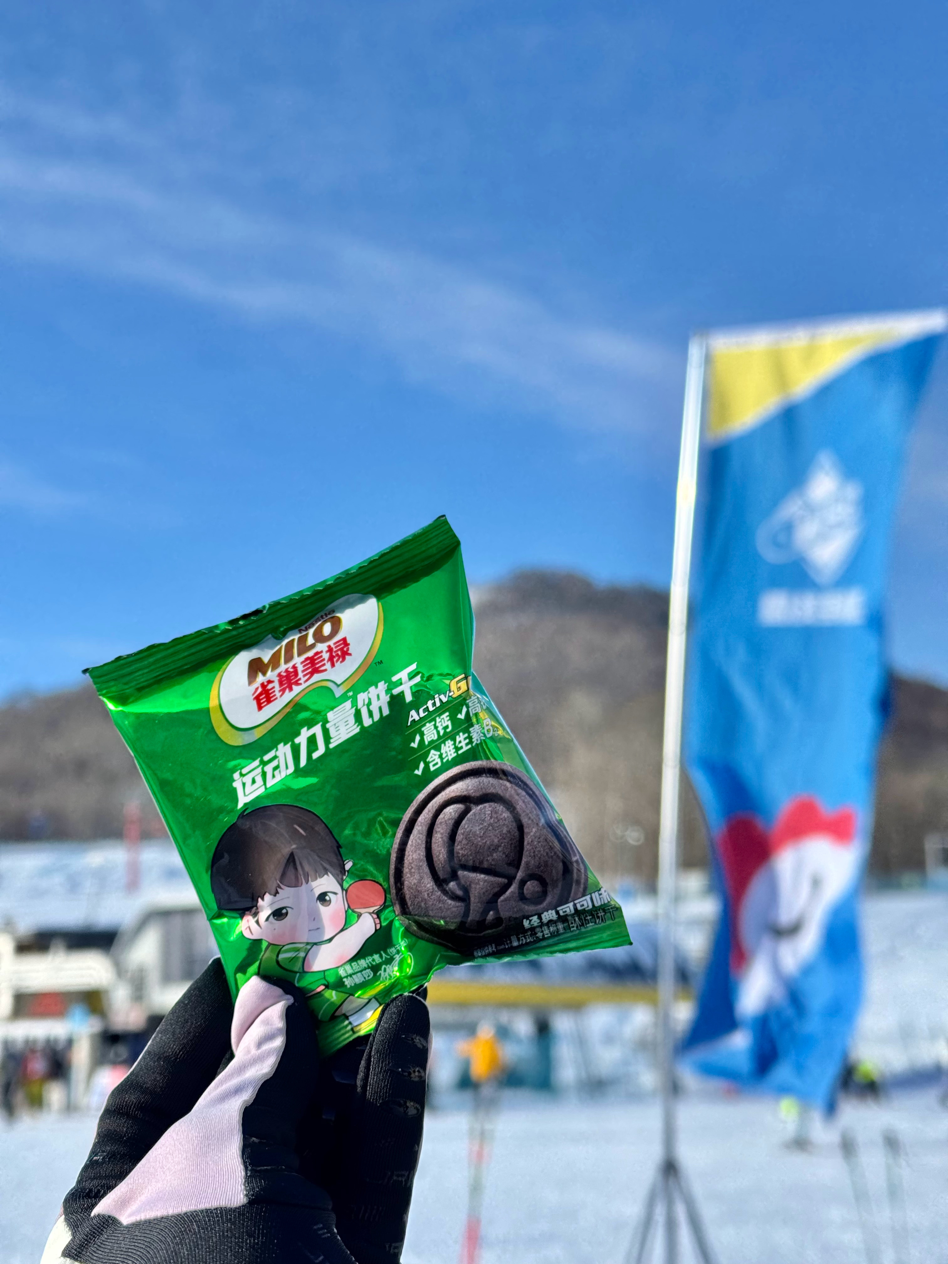 这两天爽滑到腿都软得打晃🏂 加上雪场的风也太刺骨了，脸和手都冻得通红🥶正大喘