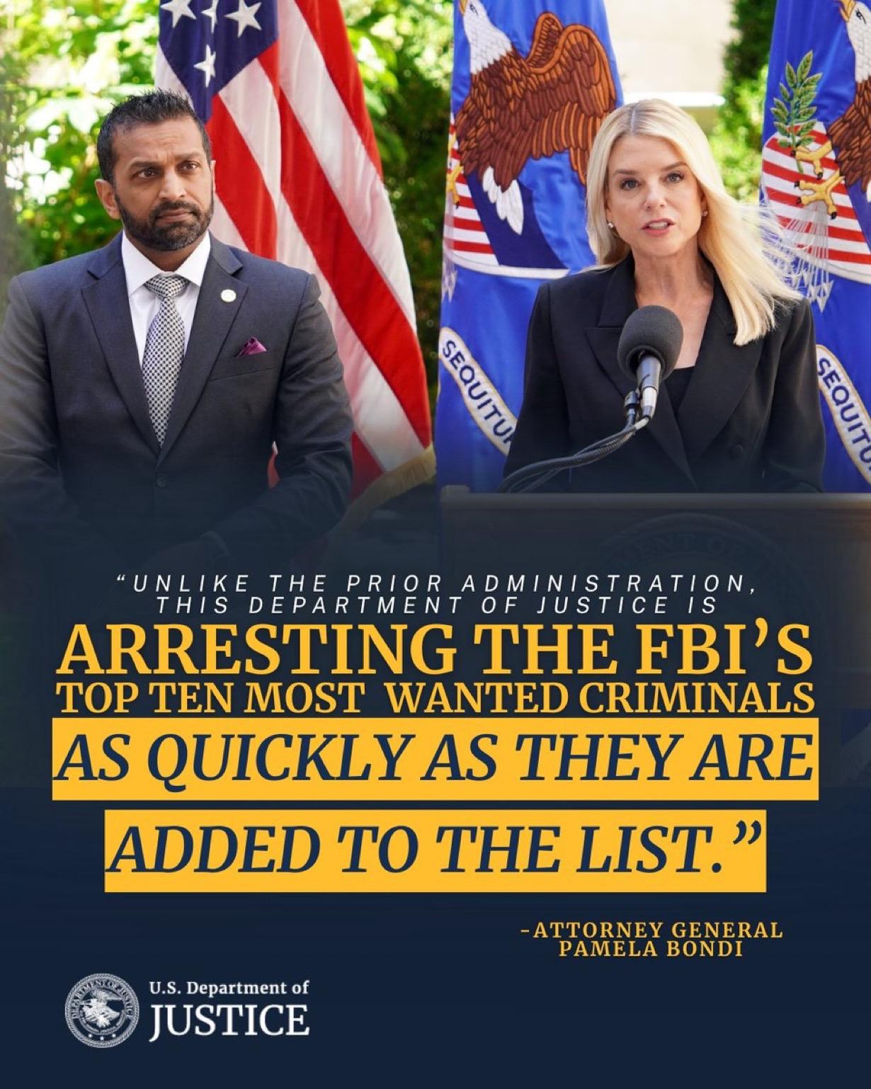 互相吹捧

美国司法部长邦迪 ：“与前任政府不同，本届司法部正在以最快的速度逮捕