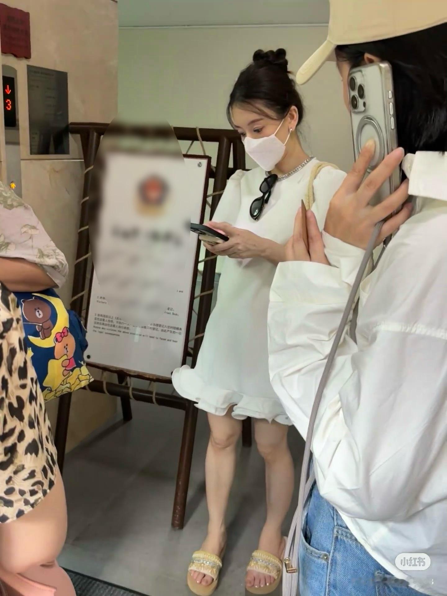方媛怀三胎现身云南 ​​​
