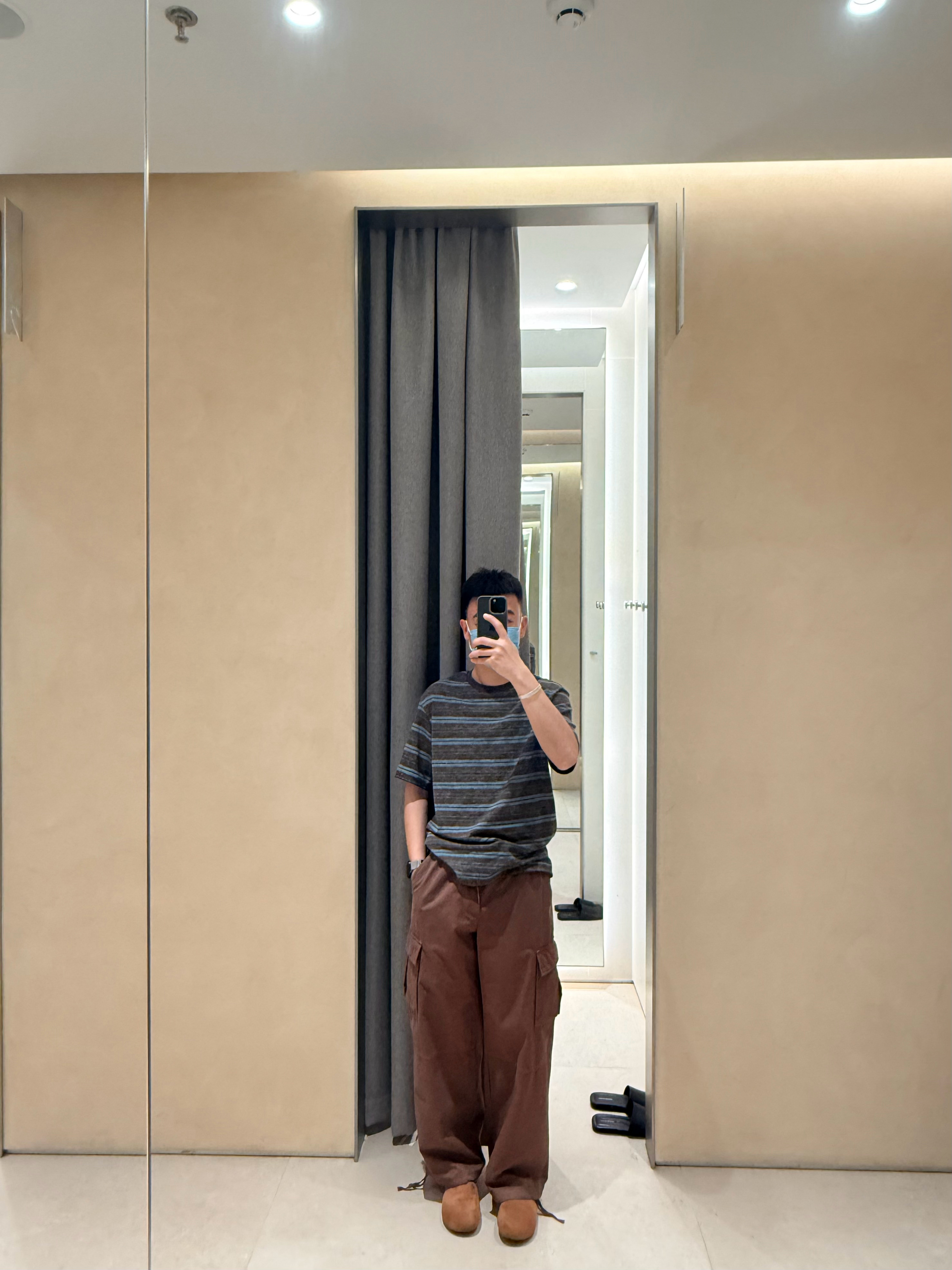 晚饭吃的啥？今天下班应约去找了之前的健身教练他说要给我录个免费卡，还让我跟他一起