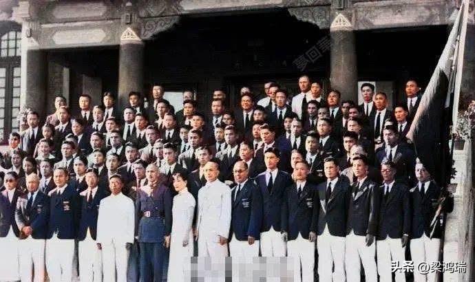 1936年，柏林奥运会，蒋介石夫妇欢送代表团。
王正廷为代表团团长，参赛经费预算