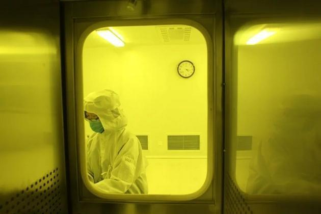 中国光刻胶整体进口依赖度在80~90%左右，而日本则是最大的光刻胶来源国，占总进