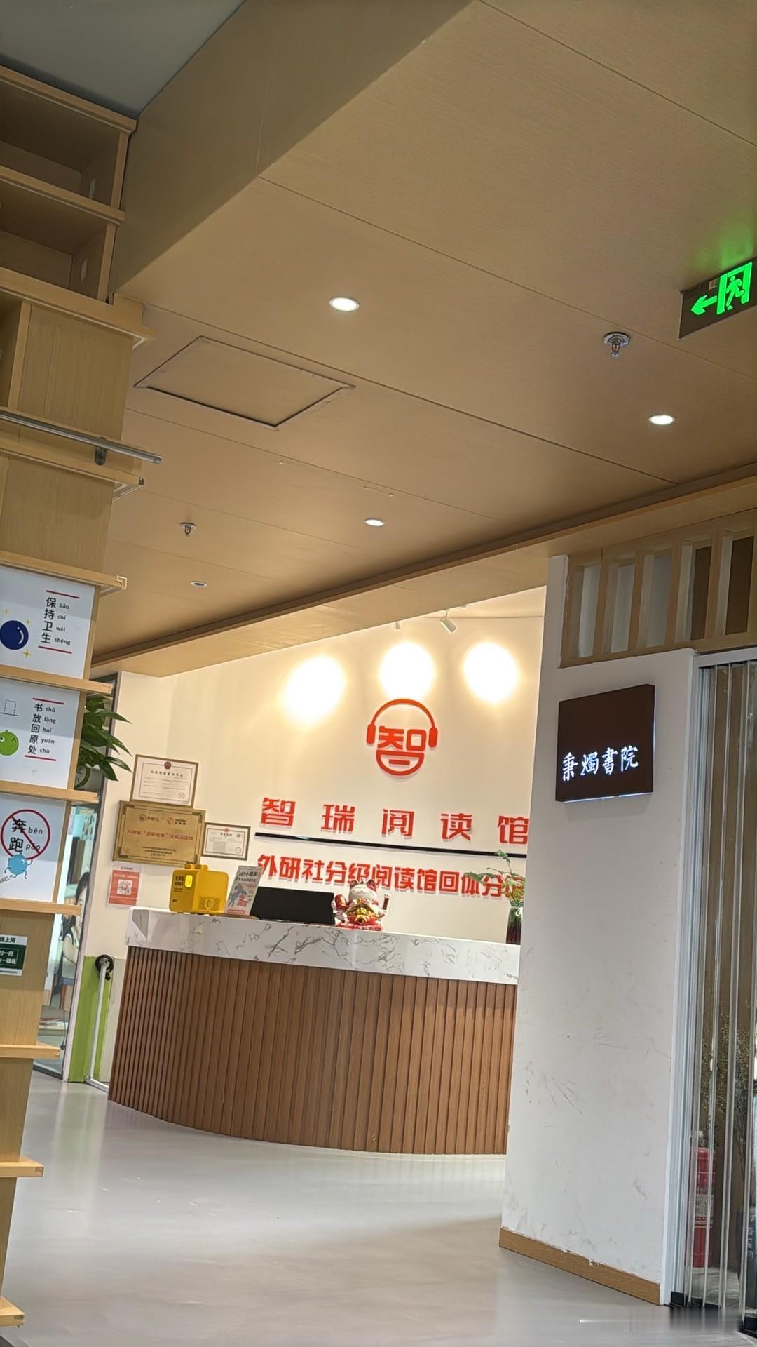 你年轻的时候抄过书吗？
我抄过书，18岁高中毕业后，又考学，上了两年，在记忆中在