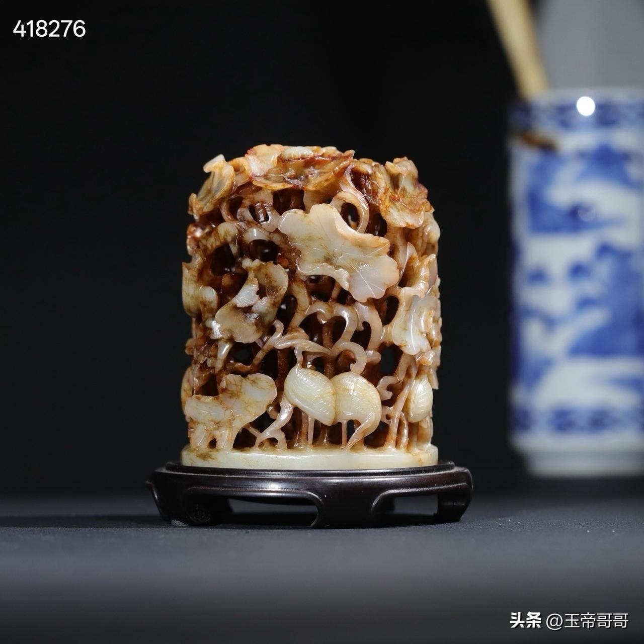 镂雕一路连科炉顶｜文人清赏
—————————
高9.27公分 长7.5公分 厚