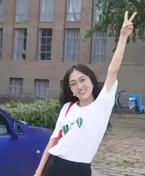 你请猜，你品，你细品！
杨某媛现在最害怕的是：

不是学位，也不是读博士
而是父