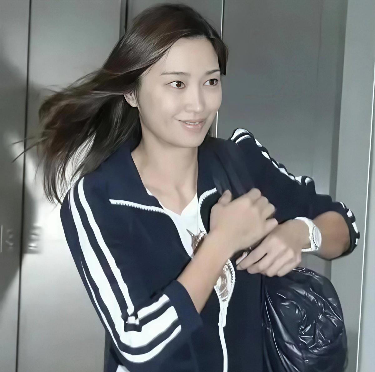 93年之后连吻戏都不拍了，这事搁今天哪个流量小生敢干？
李克勤两口子最近又被翻出
