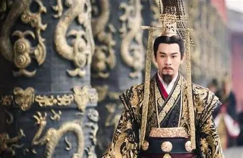 公元前221年，秦王嬴政横扫六合，一统天下，坐上了历史上第一把皇帝的椅子。他给自