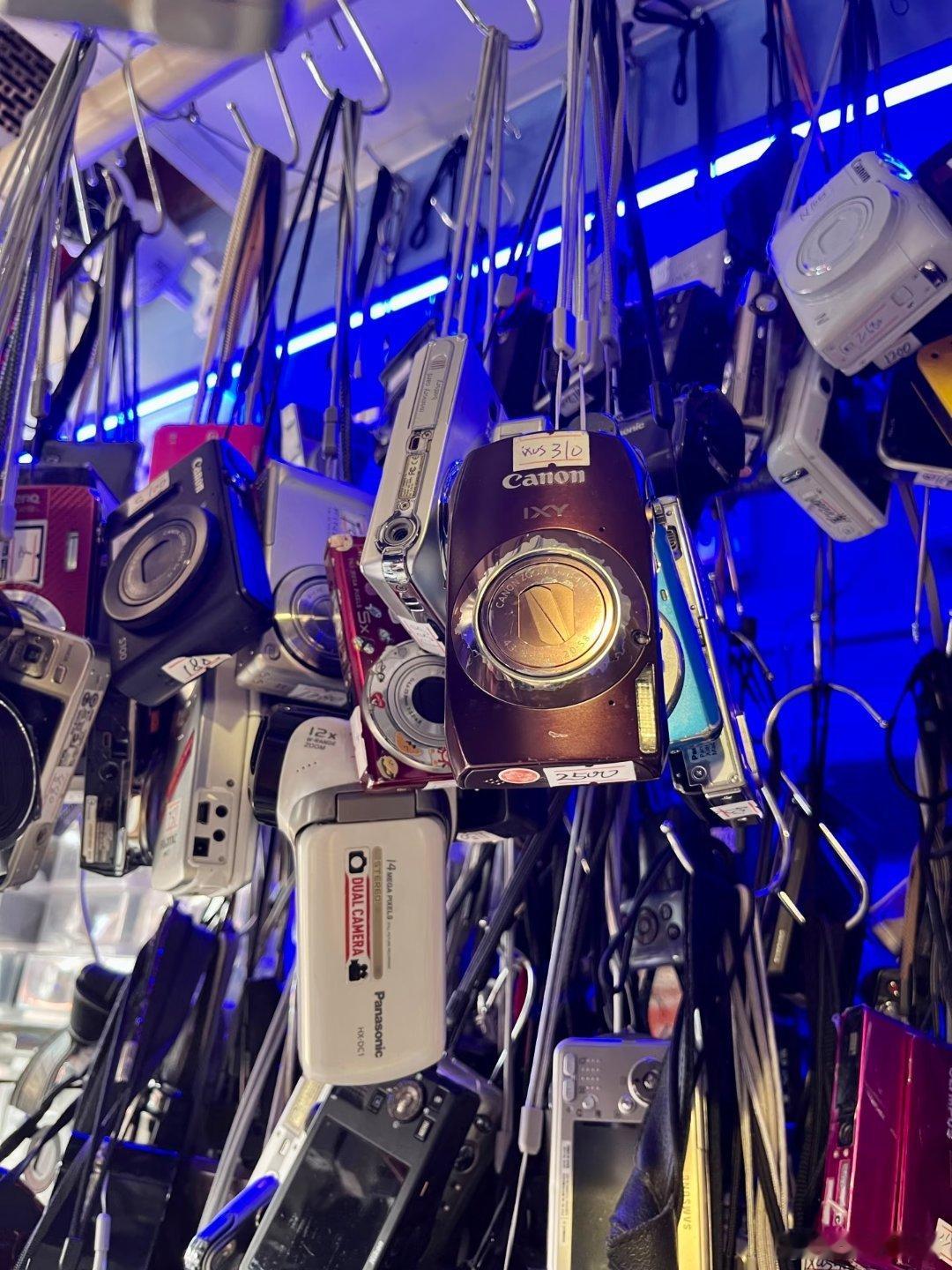 年轻人为何买爆电子垃圾CCD平时去景点玩，发现好多女孩子手上都有一个ccd拍出的