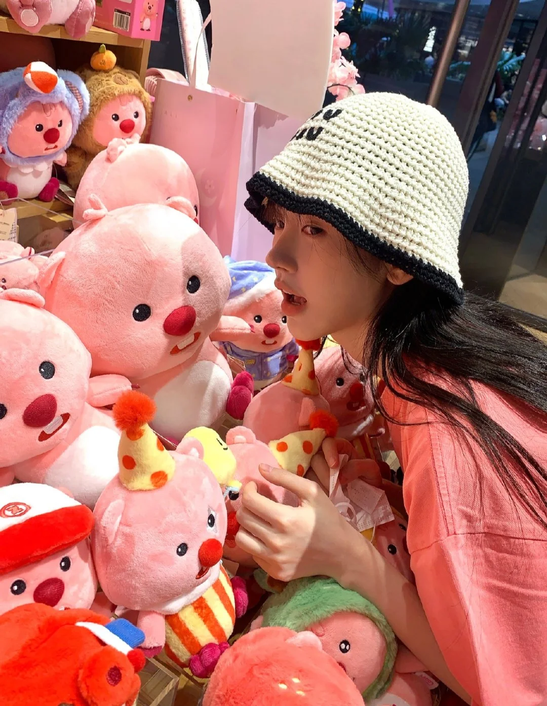 鞠婧祎 幺女好呆萌！怎么看啥都想吃啊[扶墙R]