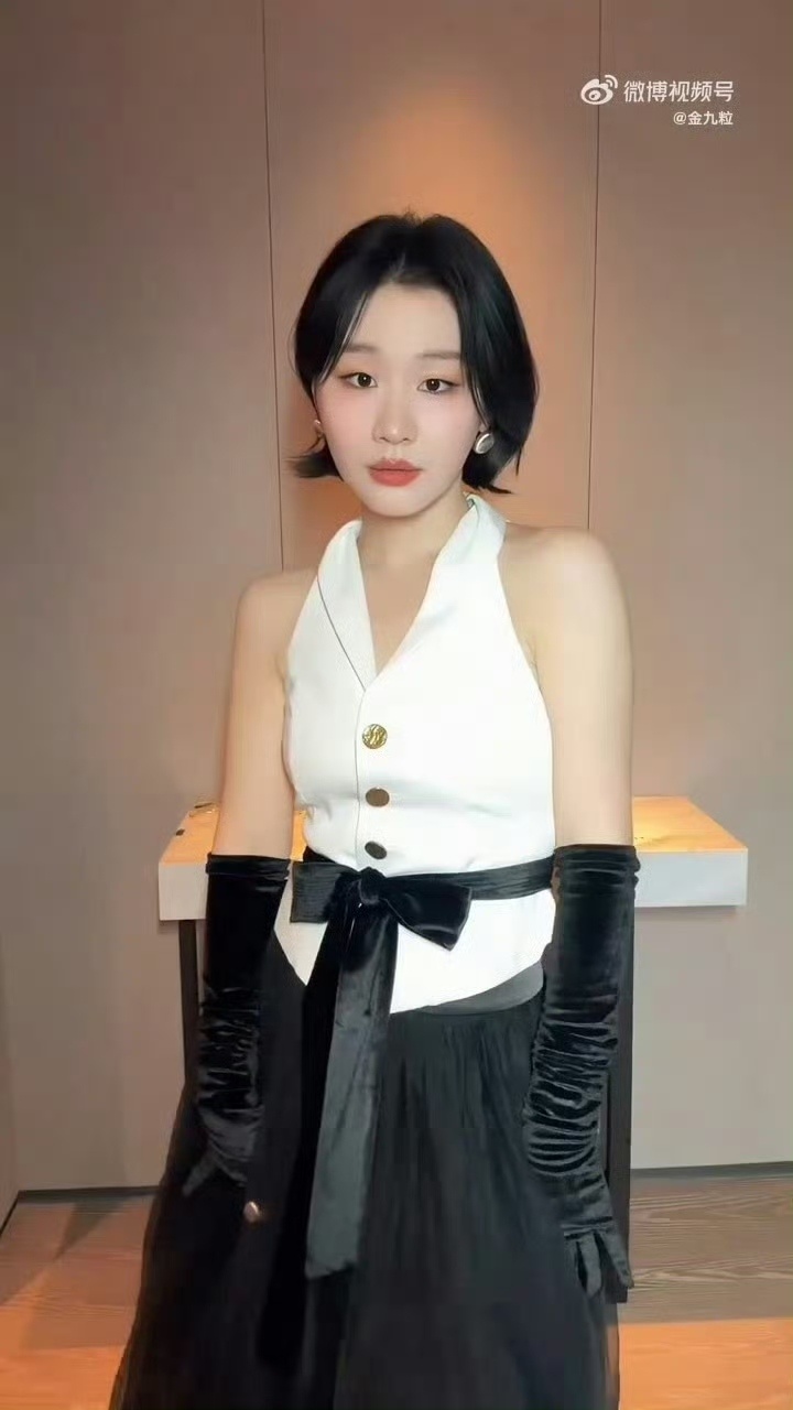 金靖说胖六斤结果瘦成小金粒每次都被金靖的体重说法逗到，明明瘦得很明显，还总说自己