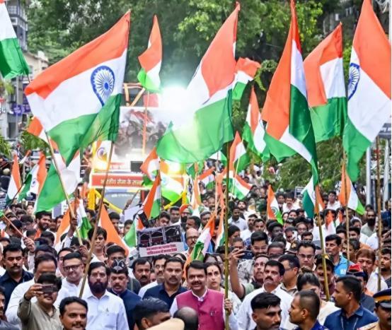 印度用人民币买俄罗斯石油，但这钱从哪来的？其实，印度不仅有钱买俄罗斯石油，还能买