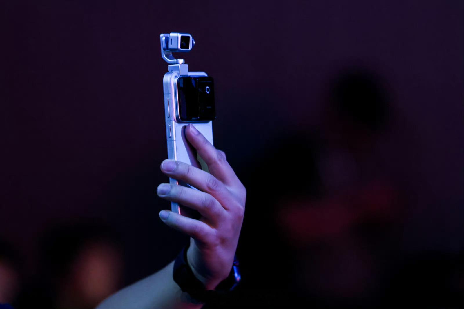 荣耀把好莱坞电影工作流融入手机荣耀Robot Phone确实吸引人啊说出价格让我