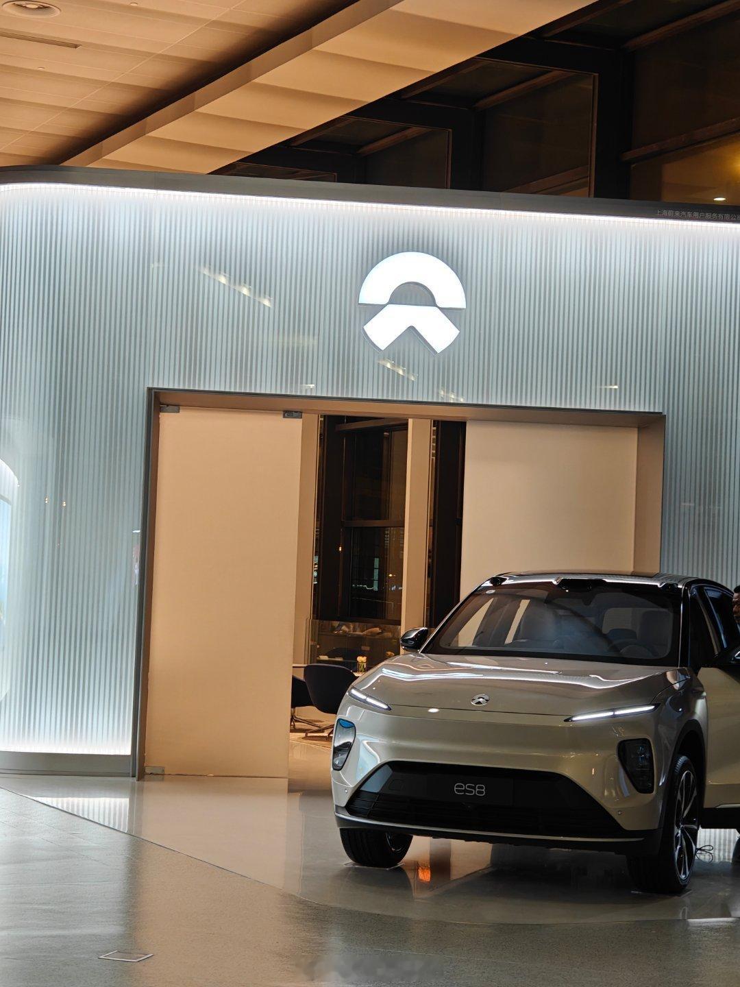 这就是…尊贵的虹桥机场蔚来牛屋吗？[哆啦A梦吃惊]  ​​​