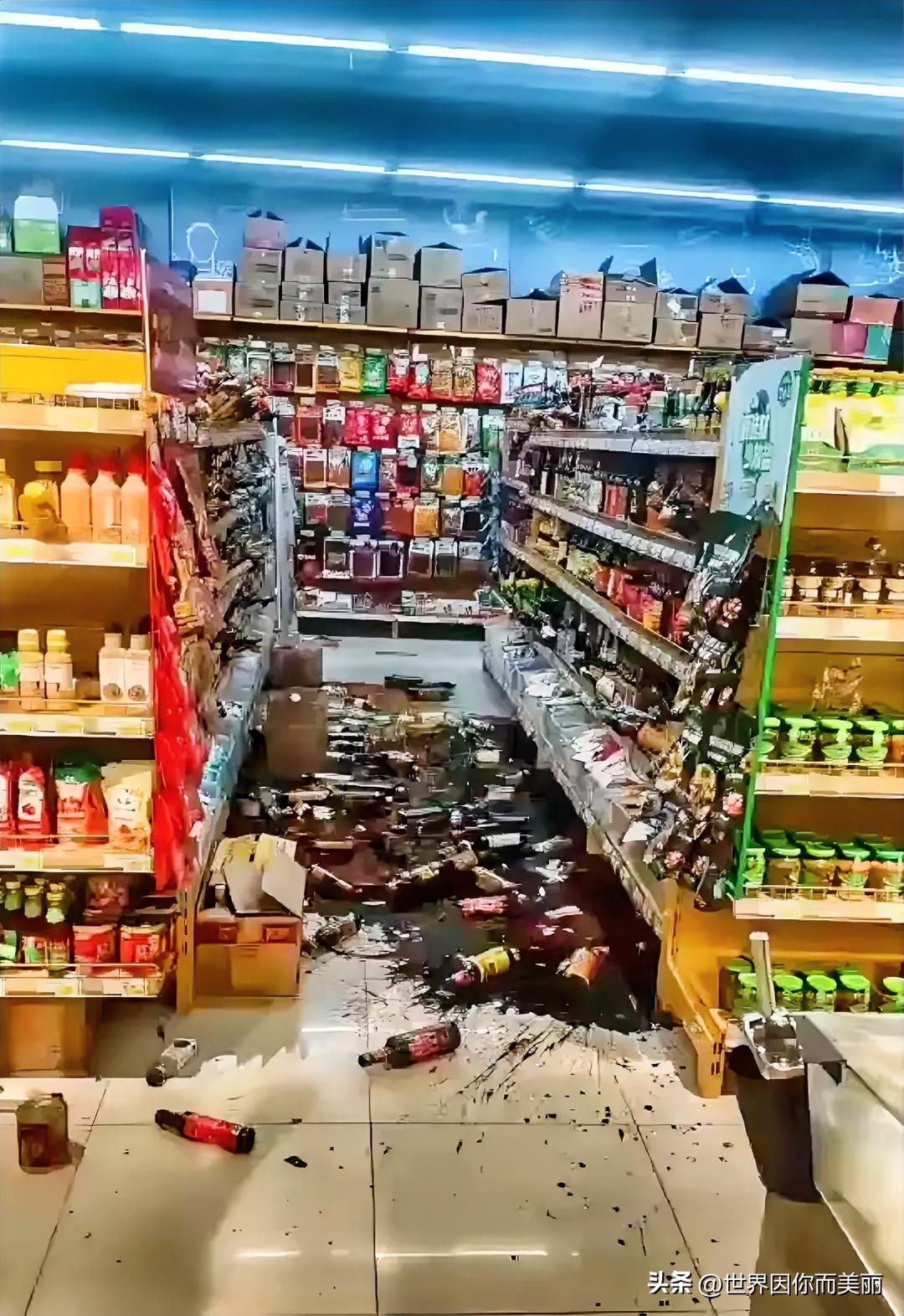 真的气炸！孩子把超市货扔一地，妈妈反怼店员：他还小，你跟他计较什么
 
刷到这个