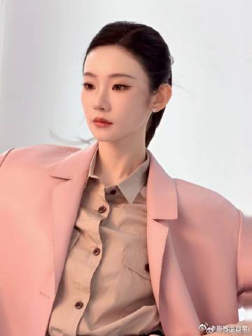 张艺凡眼下痣乱我心智 真的被张艺凡给硬控了！这颗眼下痣配上粉色妆容，简直是人间仙