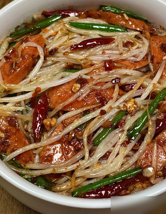 谁规定28岁就得按别人的剧本活啊？最近刷到好多“28岁该有多少存款/该结婚吗”的