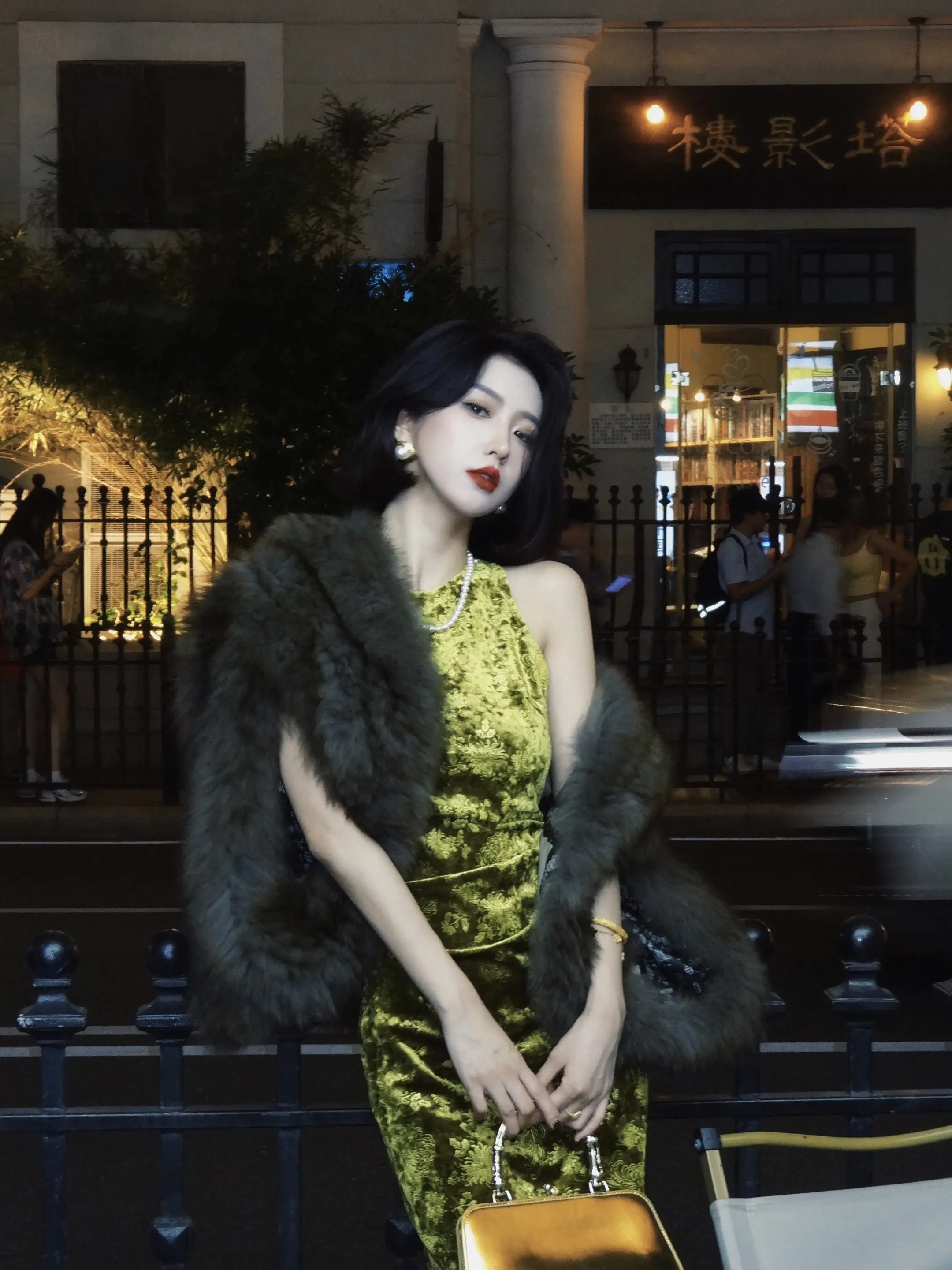 这个秋冬一定要穿成气质女人轻奢女装显高显瘦显腿长